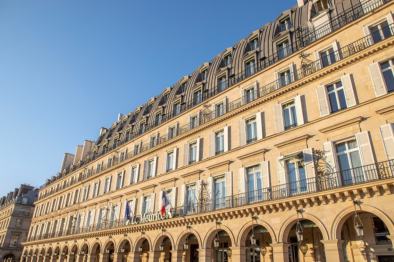 La façade du Meurice, rue de Rivoli à Paris, photographiée en mars 2022