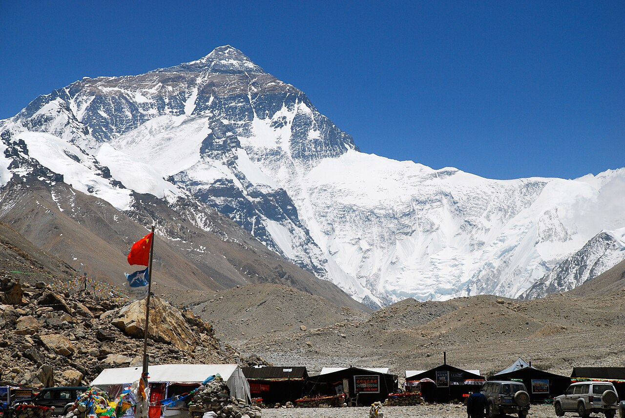 Everest vu du camp de base au Tibet en mai 2012, photographie de contexte distincte du tournage de Kaizen