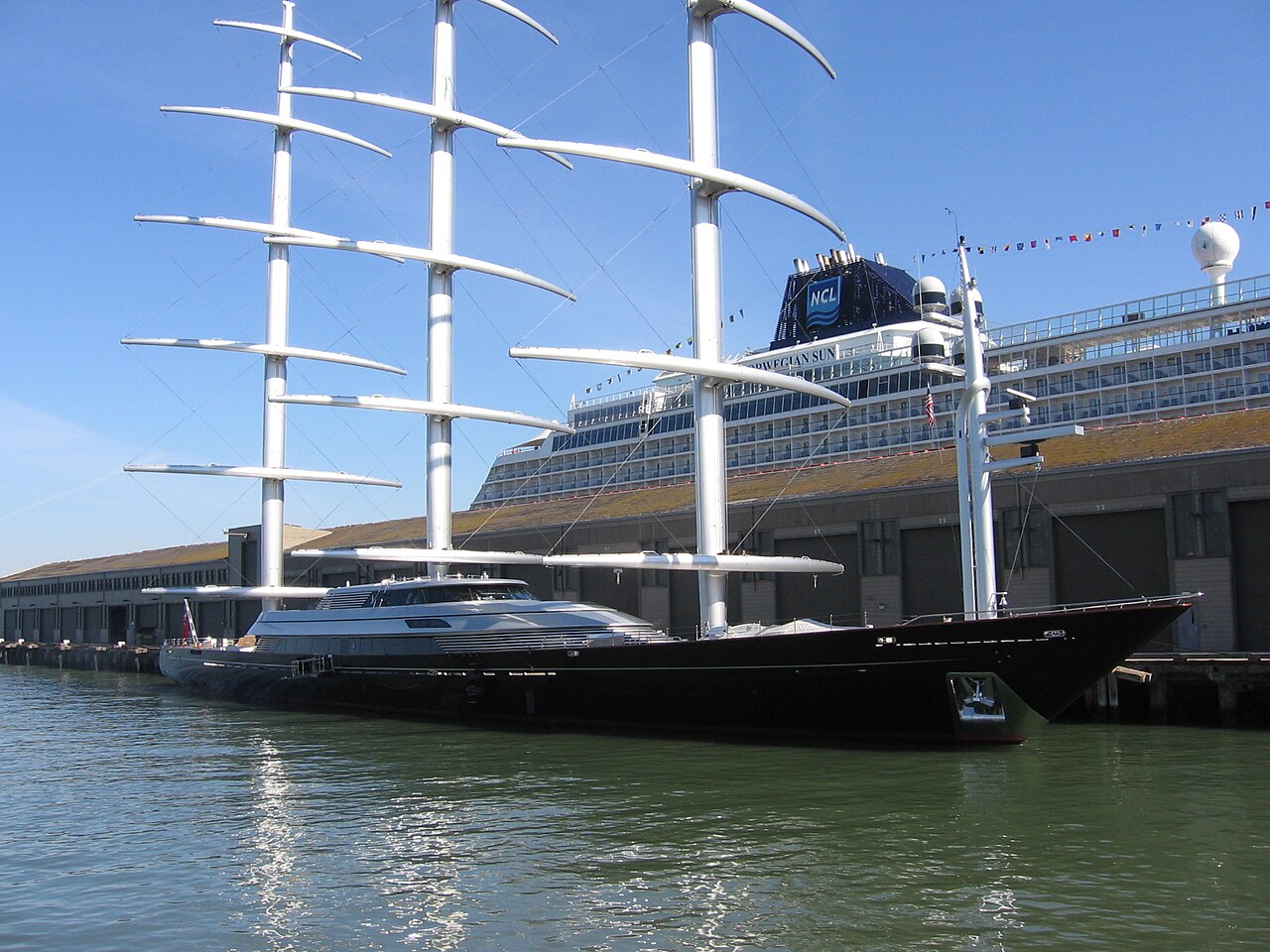 Le voilier Maltese Falcon à quai sur une photographie d’archive de 2008